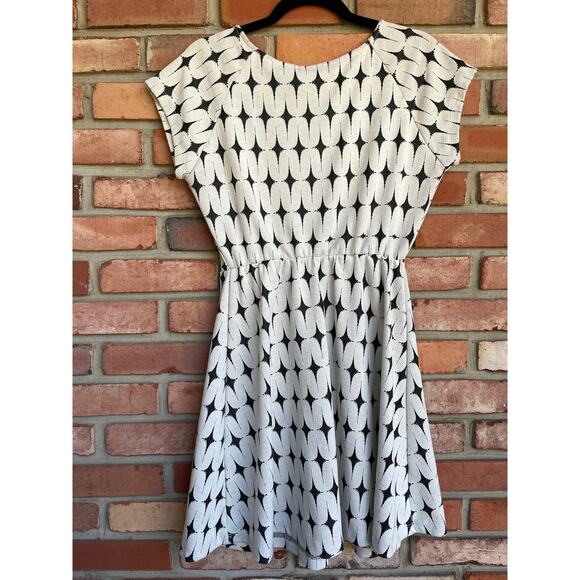 Renee C, Size Medium, Addae Knit Dress, Black & White, Fit and Flare, Retro - Picture 3 of 7